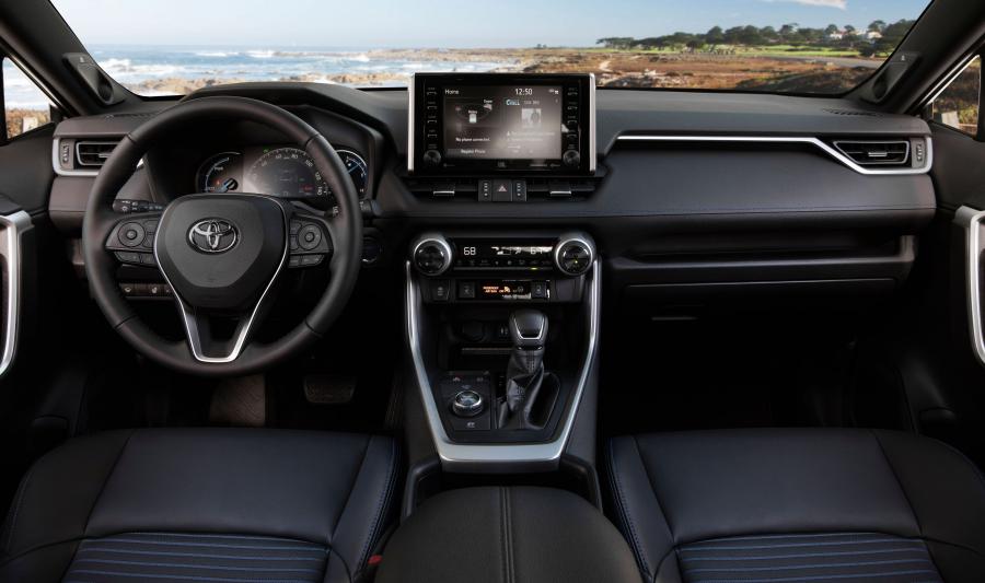 Торпедо Toyota RAV4 XSE Hybrid 2018 года  (NA) (фото 31 из 71)